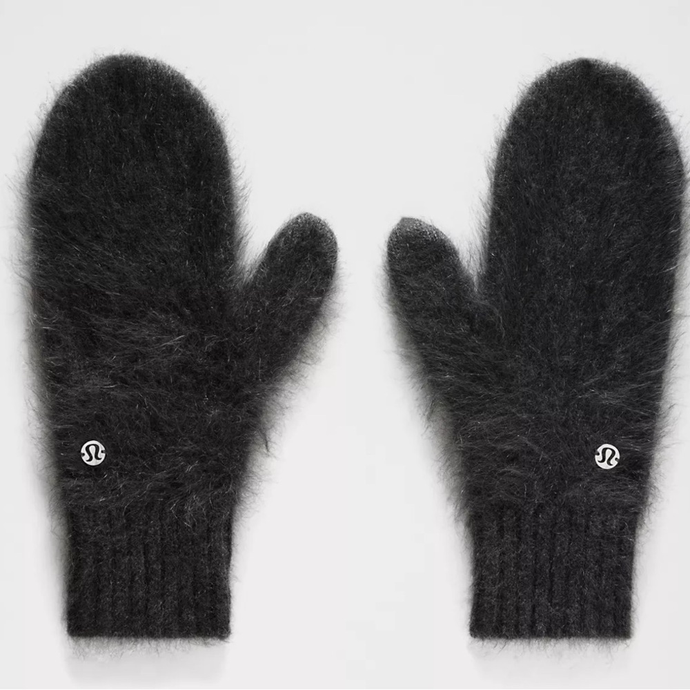 NWT Lululemon Fuzzy Cashmere Mittens - M/L